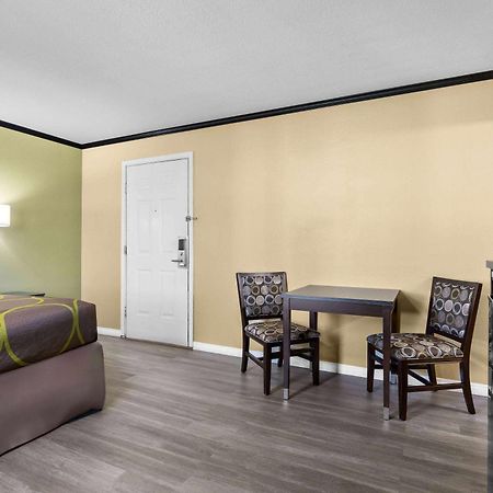 Super 8 By Wyndham Crescent City Exterior foto