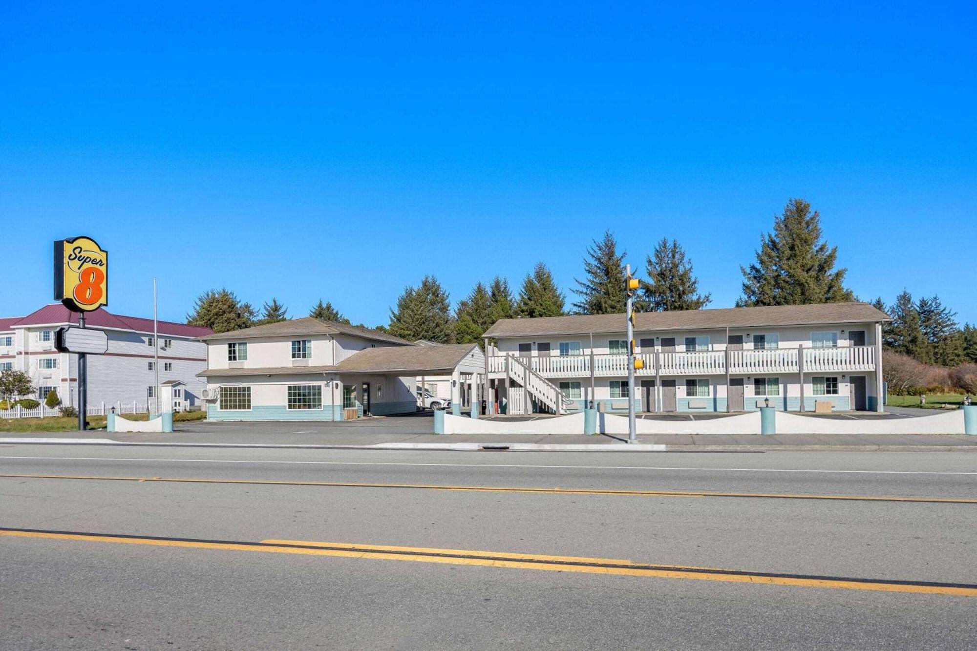 Super 8 By Wyndham Crescent City Exterior foto